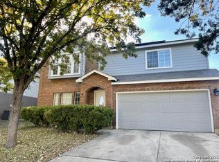 8427 Berry Knoll Dr, Universal City, TX 78148