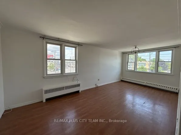3432 Bathurst St, Toronto, ON