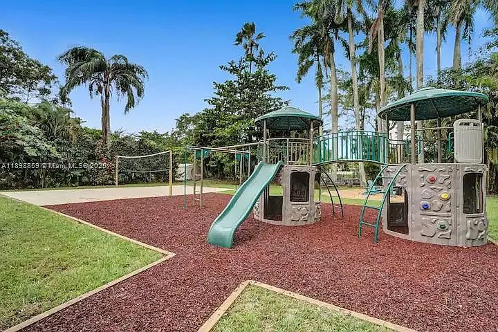 2100 SW 28th Way — Photo 40