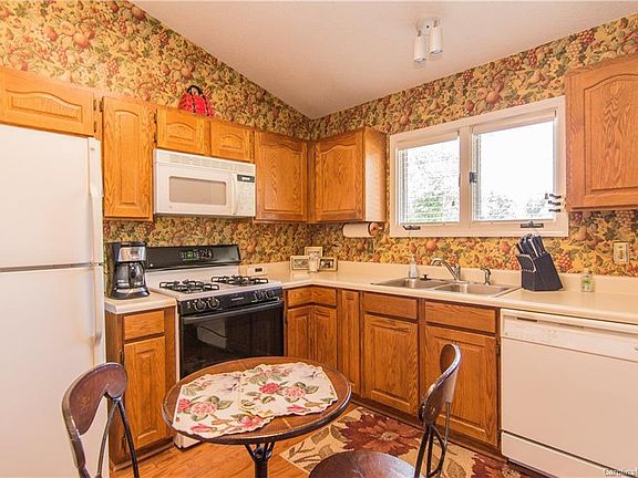 3rd image of 401 Wellington Hills Cir #401