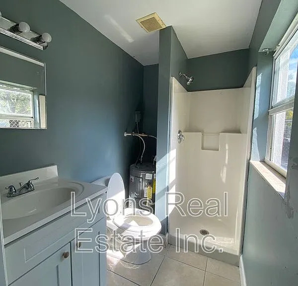 40 Willis Rd #1 — Photo 5