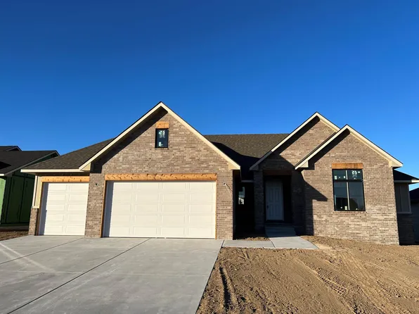 3855 N Estancia Ct, Wichita, KS 67205