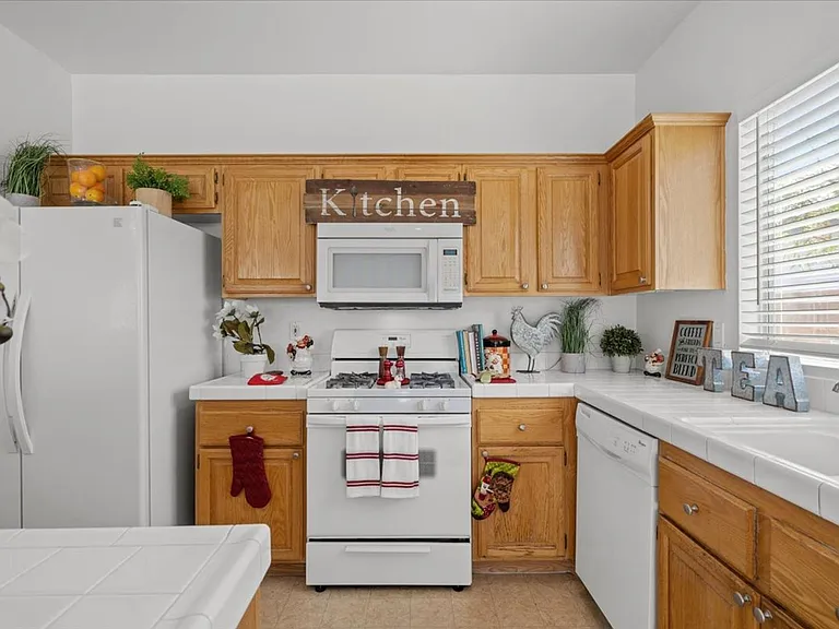 3213 Carbondale St — Photo 12