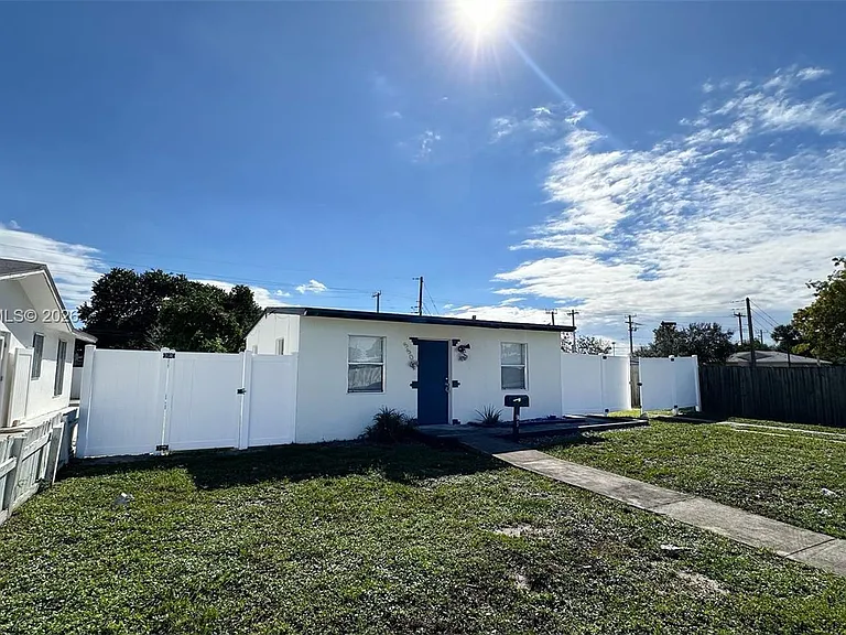 550 NW 15th Ct — Photo 7