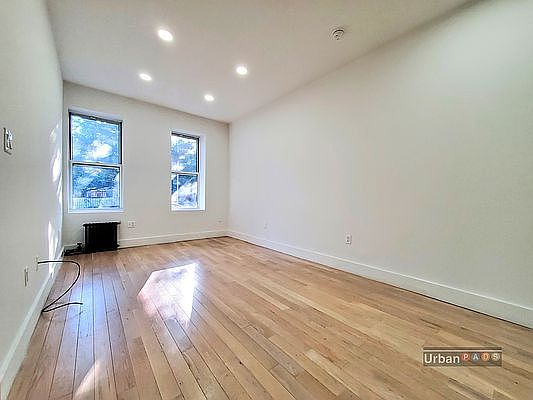 1st image of 975 Washington Ave APT 4B