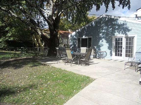 2nd image of 2179 Elm Ave