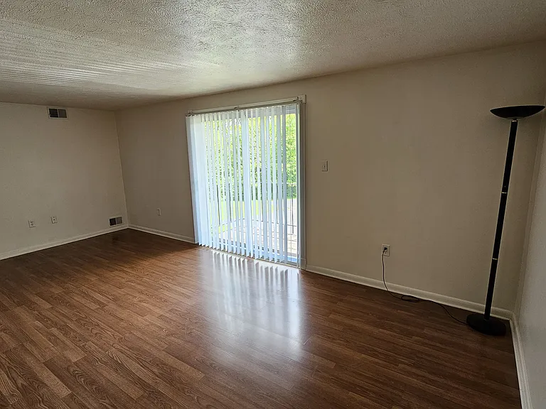 608 Bonnie Brae Dr — Photo 2