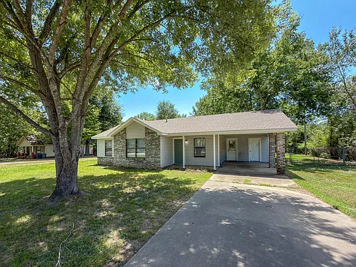 1139 W Denver St Photo 1