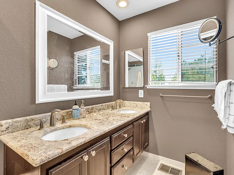 2451 Cherry Hills Dr — Photo 34