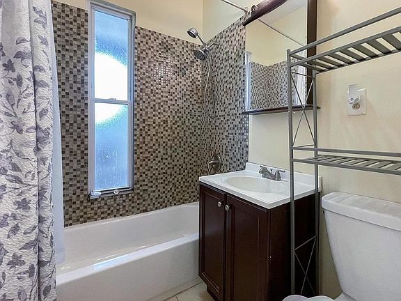 4th image of 2738 N Wilton Ave APT 2