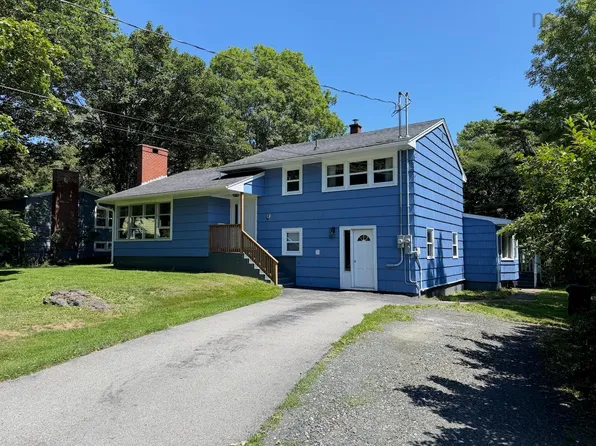 7 Highland Ave, Yarmouth, NS B5A 2A3