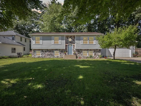 2477 Oak Forest Dr, Holland, MI 49424