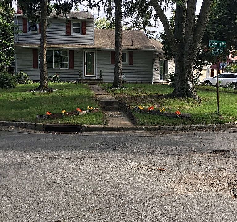 2nd image of 17 Green Acres Ave