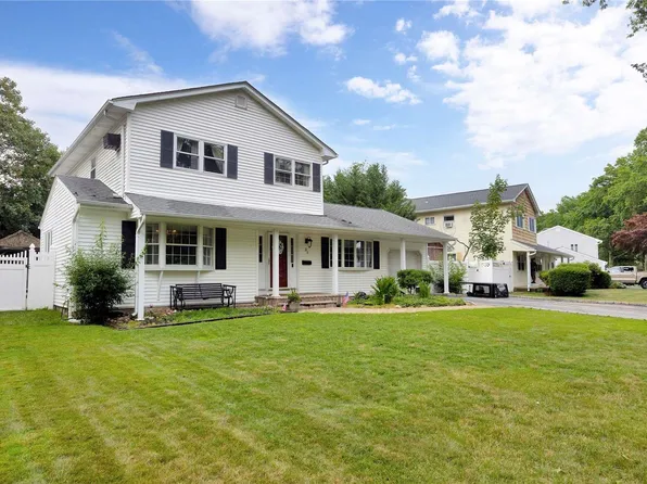 35 Primrose Lane, Kings Park, NY 11754