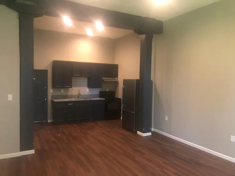 208 W South St #5 — Photo 3