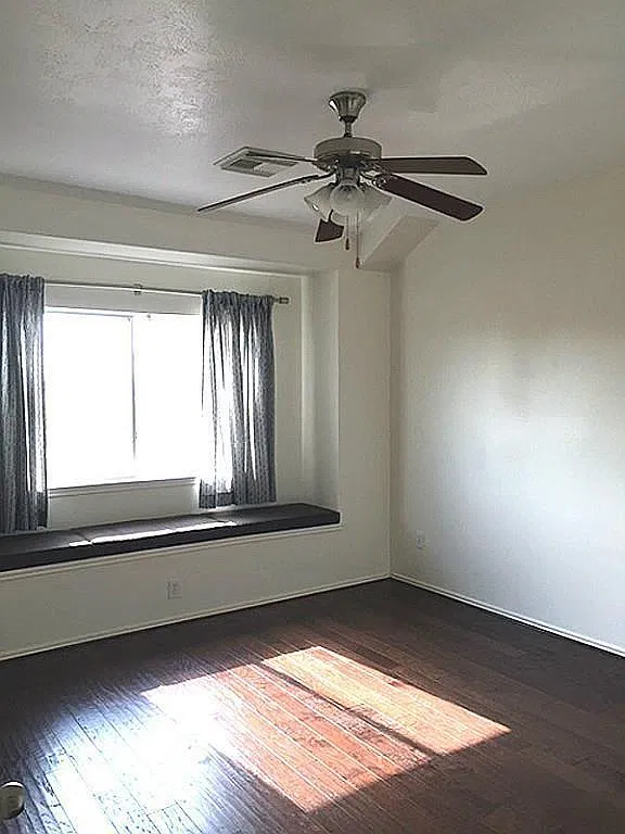 3 bed, 2.5 bath, 1668 sqft, $1,700 — Photo 3