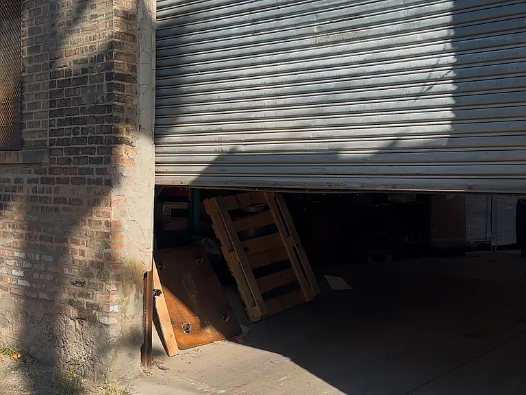 600 N Albany Ave — Photo 7