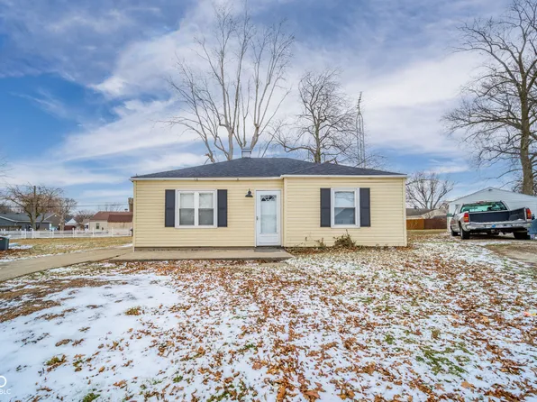 1904 E Greenlawn Ct, Muncie, IN 47302