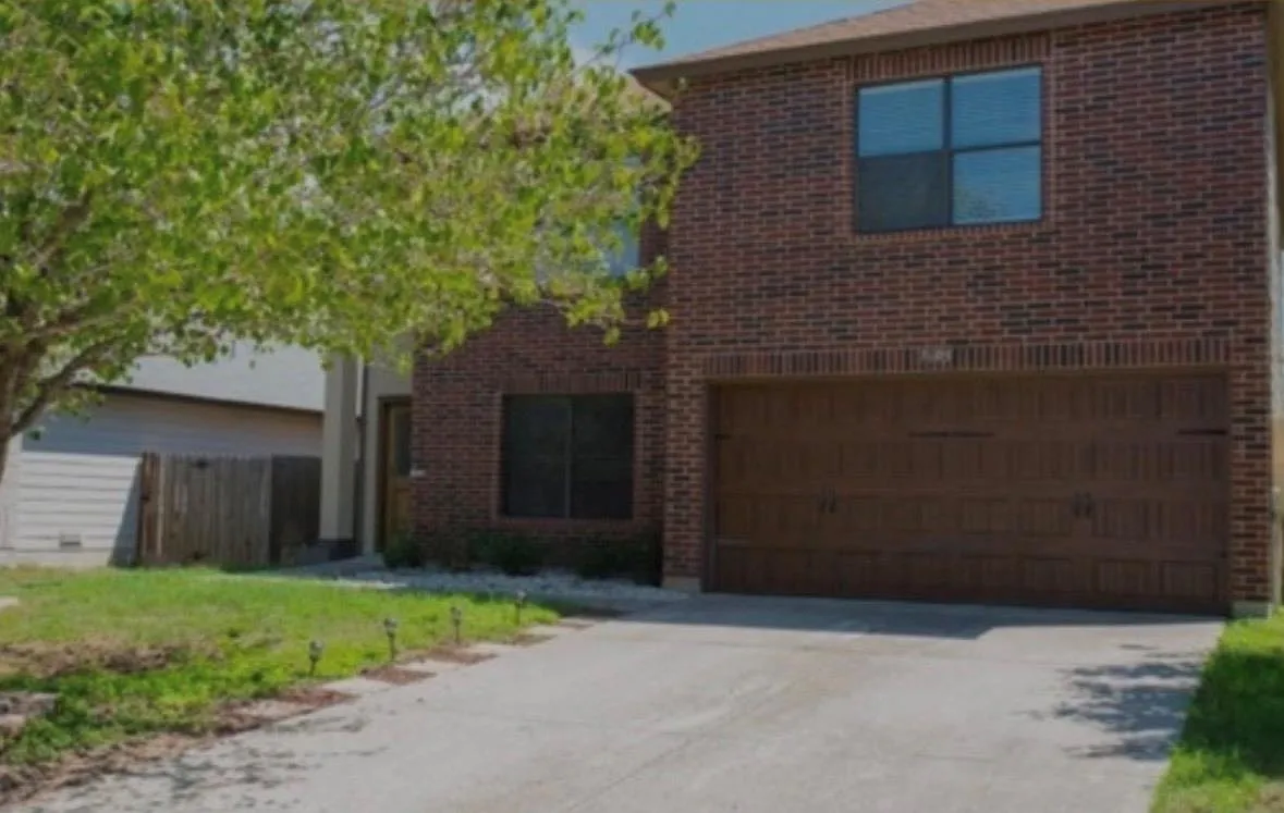 4 bed, 2.5 bath, 2128 sqft, $2,500 — Photo 1