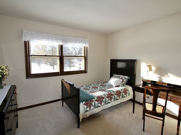 3rd image of 7S556 Creek Dr