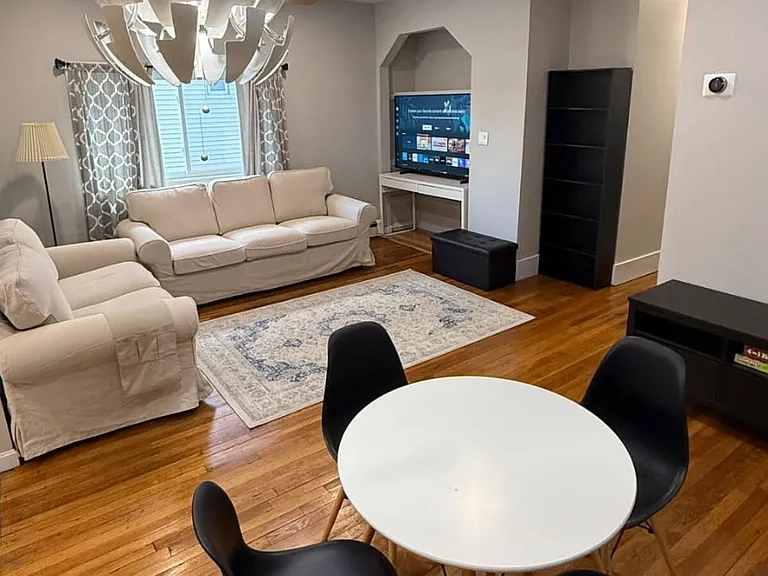 A perfect and cozy living room, ideal for relaxing or entertaining guests. It includes a small table for four, perfect for visits or meals.