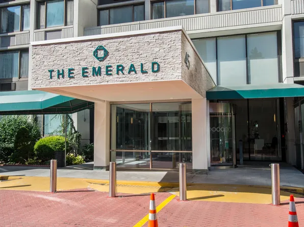 45 River Dr South image 4 of 32