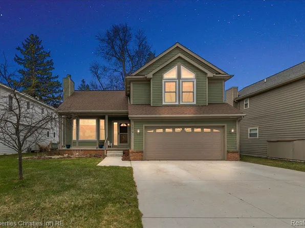 1570 Larchmont Ave, Waterford, MI 48328