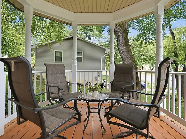 2515 Tabor Ct — Photo 4