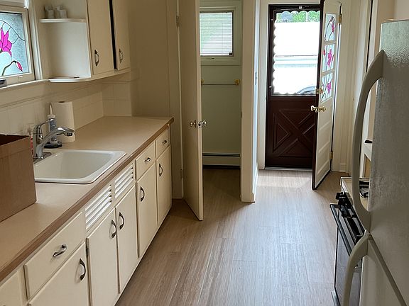 2nd image of 4 Dodd Rd