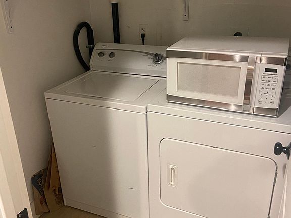 Separate laundry room/pantry