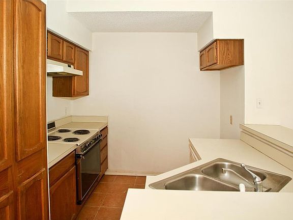 5th image of 1408 Eastview St