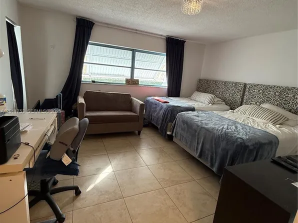 500 NE 14th Ave APT 302, Hallandale, FL 33009