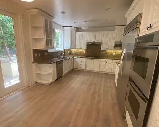 5th image of 129 S Elm Dr #201