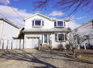 119 Sharrotts Rd, Staten Island, NY 10309