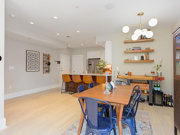 3rd image of 1001 Monroe St NW #3