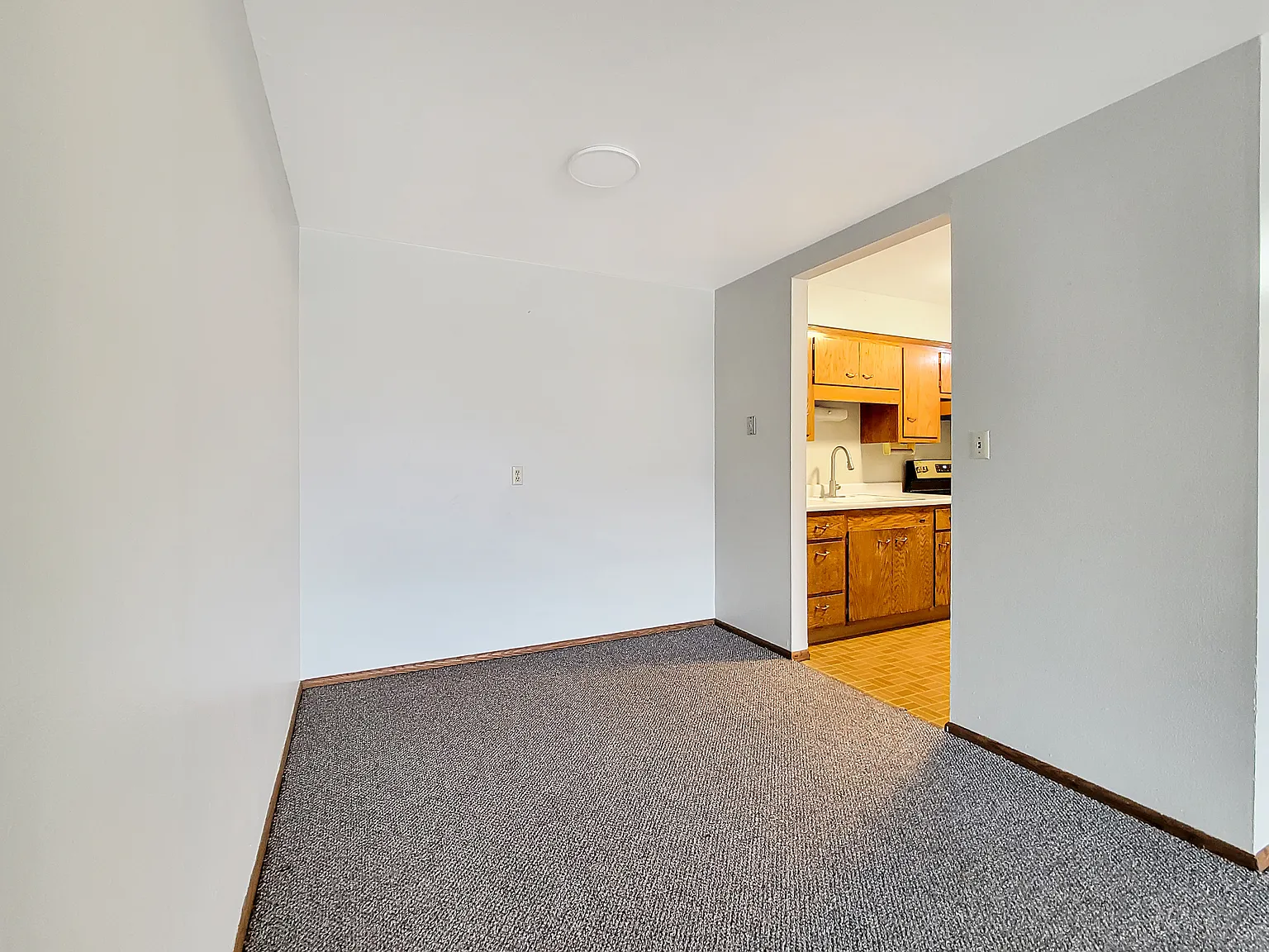 3 bed, 1.5 bath, 1000 sqft, $1,650 — Photo 4