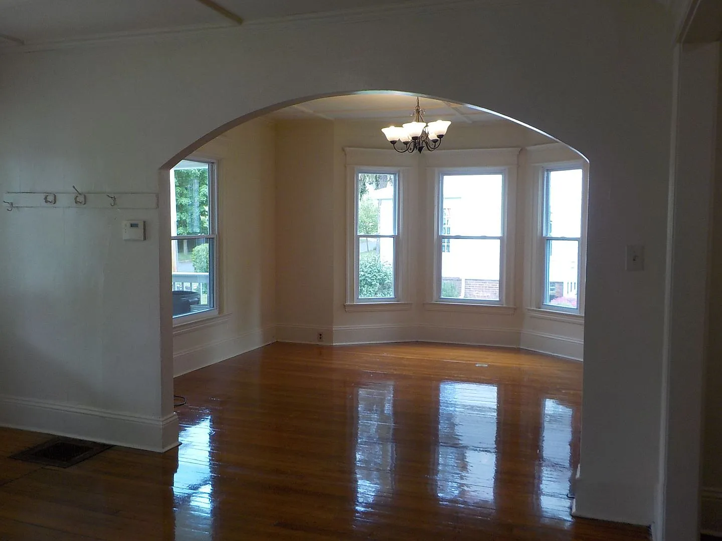 515 Allen Street - Available 6/1/27 Spacious Single Family Home With Private Back Yard — Photo 4