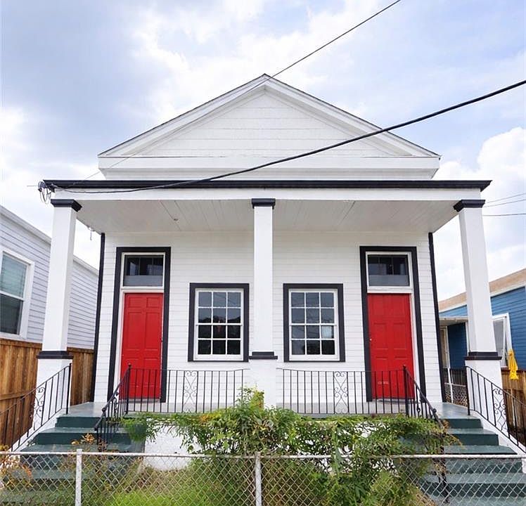 1st image of 720 Soraparu St
