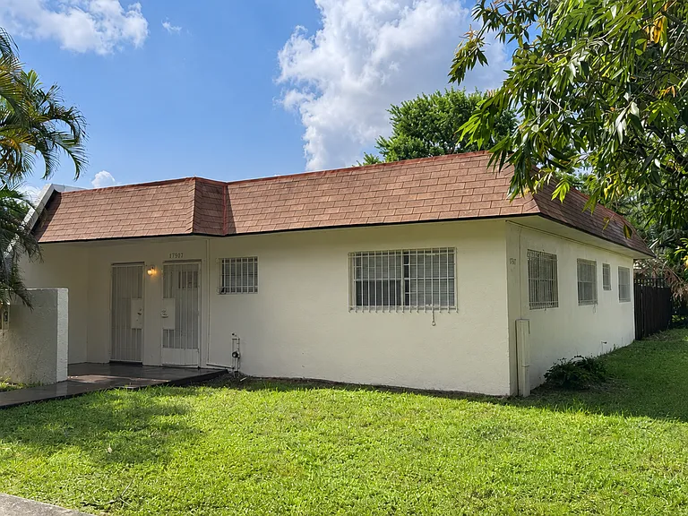17507 NW 7th Ave — Photo 9