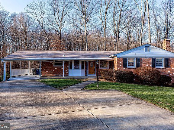 2nd image of 5177 Linette Ln