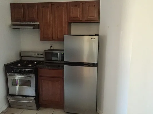 Rented by Salon Realty Corp | media 15