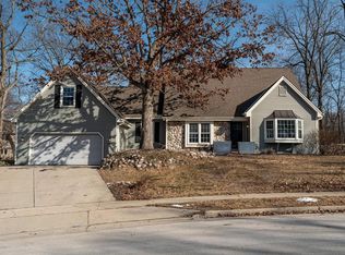 2900 Devonshire Ct, Waukesha, WI 53188