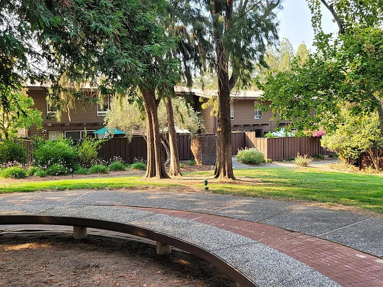 72 Surrey Ln #72 — Photo 33