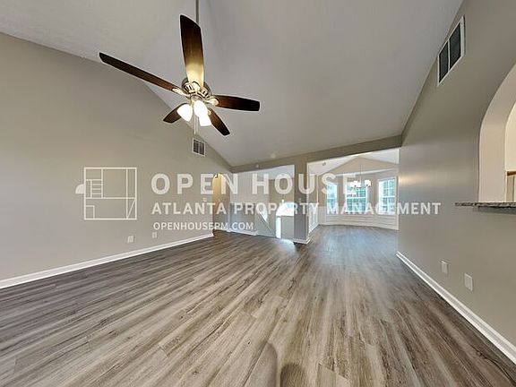 3rd image of 903 Tucker Ln