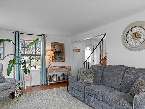 4th image of 215 Millwood Dr