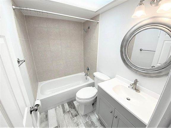 5th image of 3220 6th St S APT 207