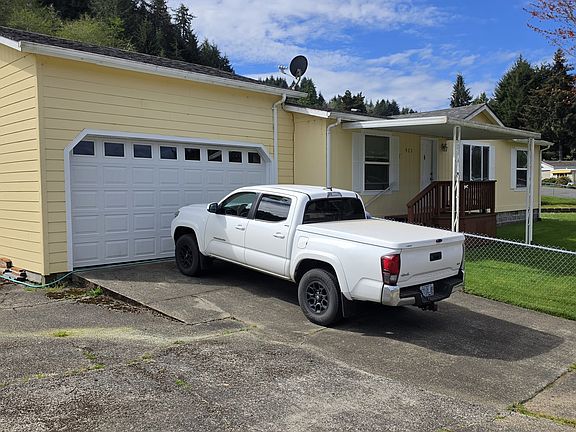 2nd image of 923 Scott Ter