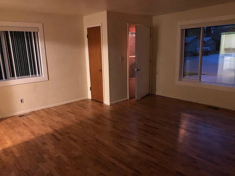 1313 Broadway St SW — Photo 6