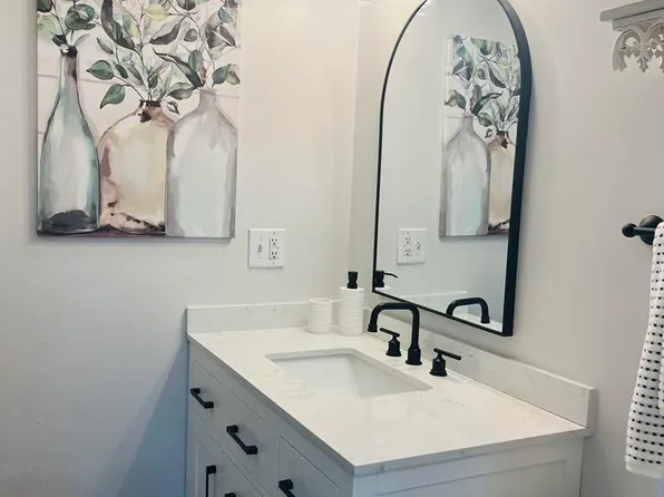 129 Grand View Dr, New London, NC 28127