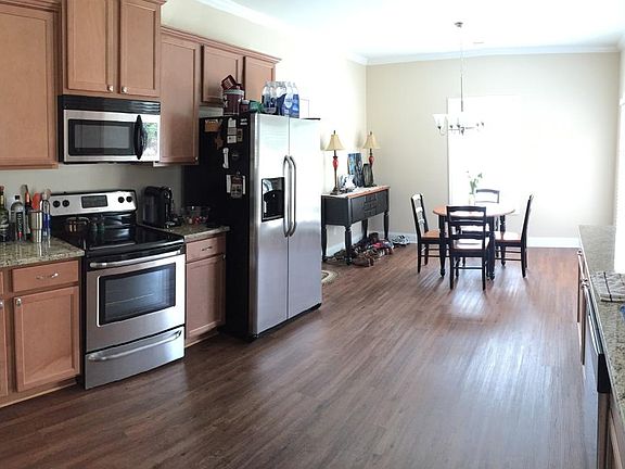 Kitchen with breakfast room